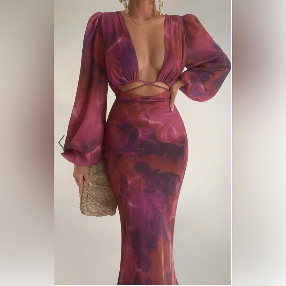 FRONT CUT OUT LONG SLEEVE DRESS IN BLURRED DREAMS